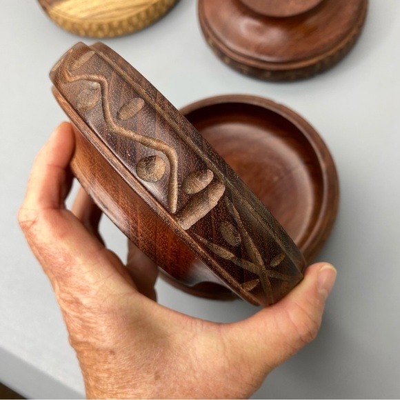 Handmade carved wooden bowls set of 4 - Picture 6 of 11
